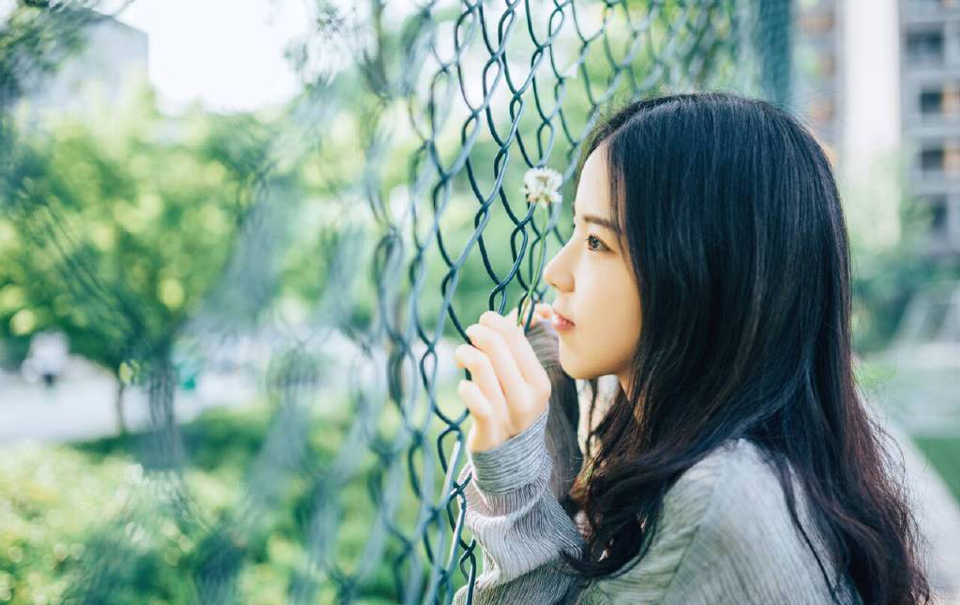 “其实本可以用船只运粮的，若以船队运粮，逆江而上，我军的后勤供应至少在打到江州之前，可保无忧。”马良叹了口气，苦笑道。